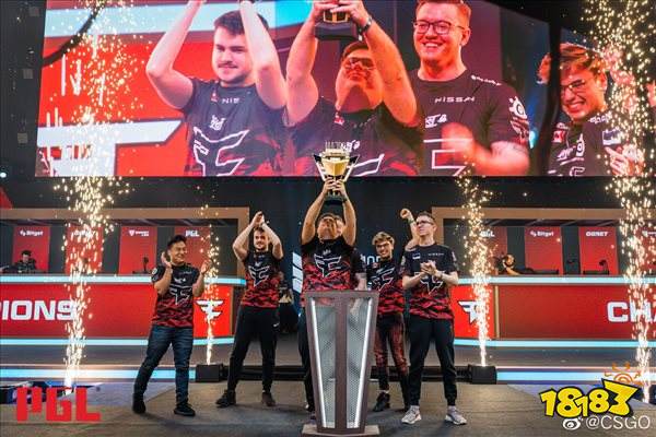 的表现充满 的表现充满