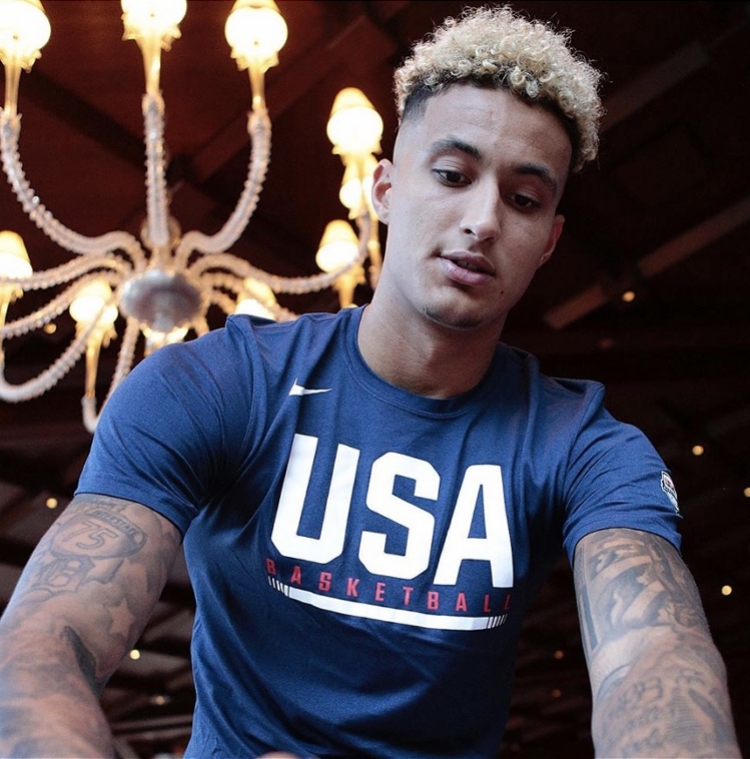 牢牢掌控在 牢牢掌控在