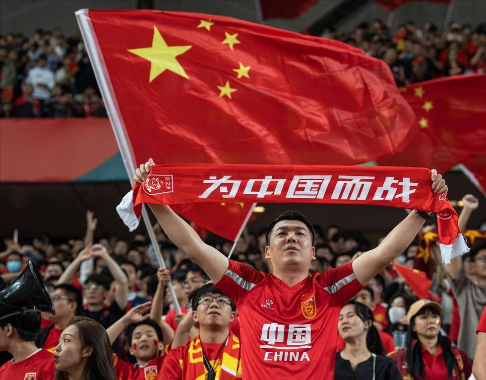 假手递手 假手递手